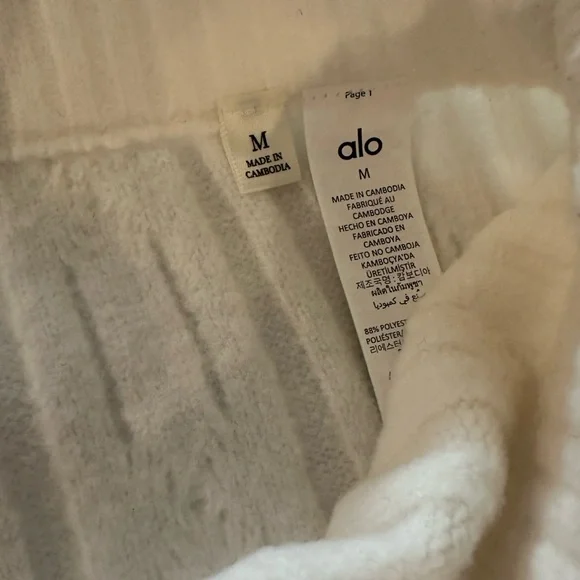 ALO Yoga Cream Cable Knit Lounge Shorts